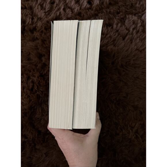 Lot of 2 Twilight Books Twilight and New Moon by Stephenie Meyer Softcover - Picture 4 of 12